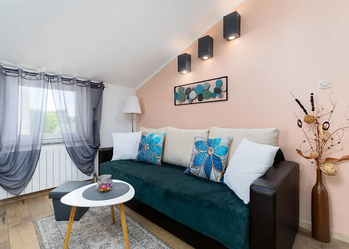 Apartment Luni Sa Bazenom - Malinska, Sveti Anton (Krk)