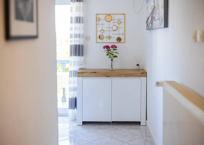 Apartment Luni Sa Bazenom - Malinska, *