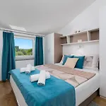 Luni Sa Bazenom - Malinska, Appartamento Sveti Anton (Krk)