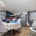 Appartamento Luni Sa Bazenom - Malinska, Sveti Anton (Krk)