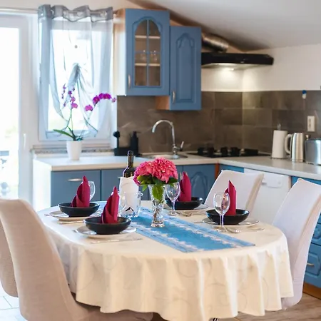 Apartmán Luni Sa Bazenom - Malinska, *