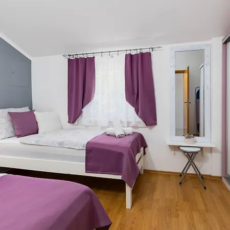 Luni Sa Bazenom - Malinska, Apartmán