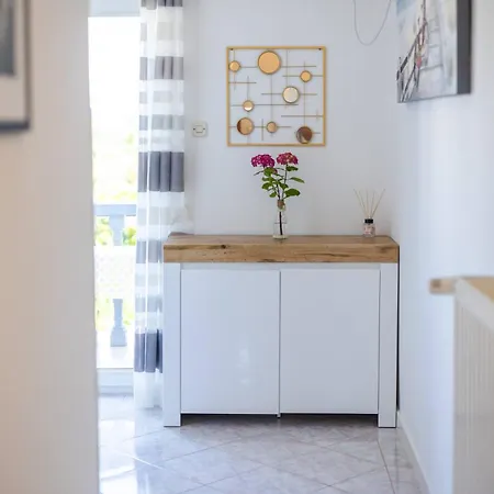 Apartment Luni Sa Bazenom - Malinska, *