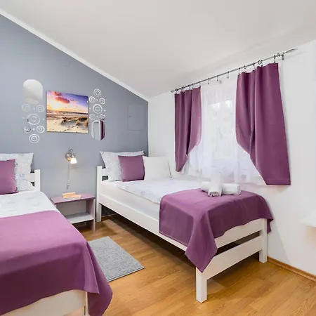 Apartment Luni Sa Bazenom - Malinska, Sveti Anton (Krk)