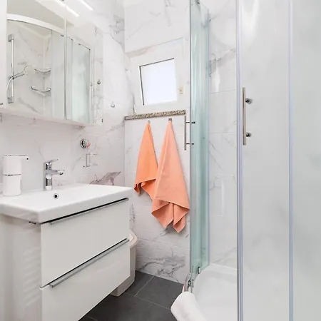 Luni Sa Bazenom - Malinska, Apartment