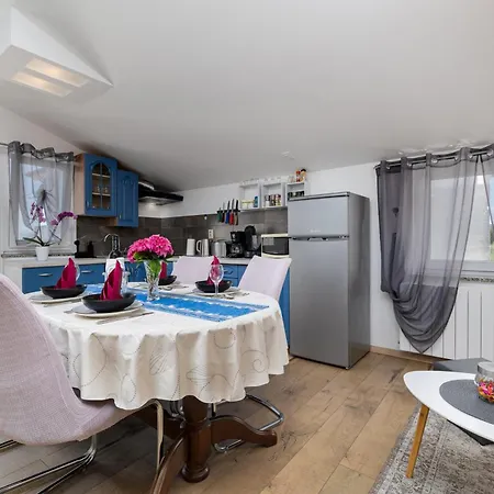 Apartment Luni Sa Bazenom - Malinska, Sveti Anton (Krk)