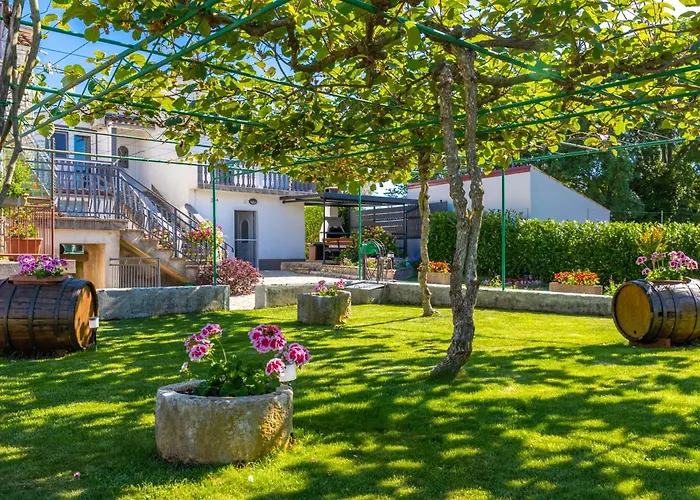 Luni Sa Bazenom - Malinska, Sveti Anton (Krk)